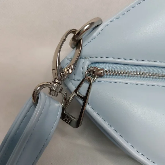 H! By Henry Holland 💋 Lips Crossbody Bag - Picture 4 of 7